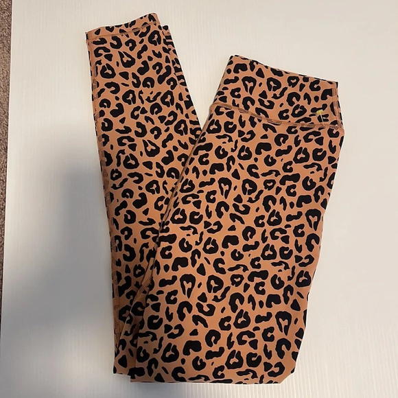 Wildfox Active Leggings Leopard Cheetah Print Size Medium - Picture 2 of 5